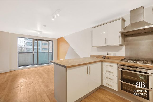 Flat to rent in Perth Road, Ilford