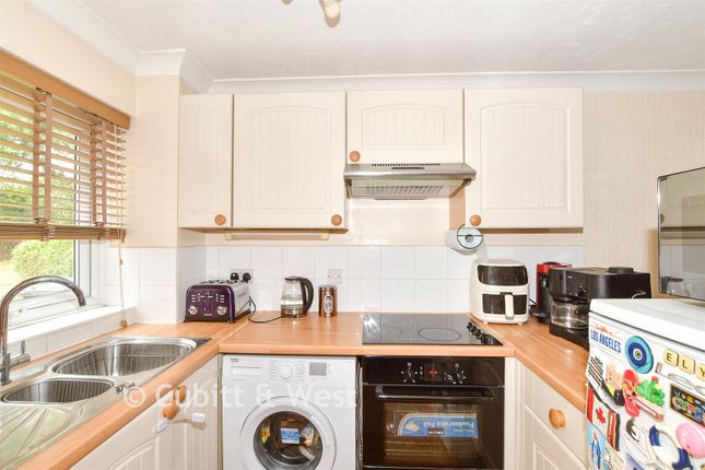 30, Cedar Way, Haywards Heath photo 4