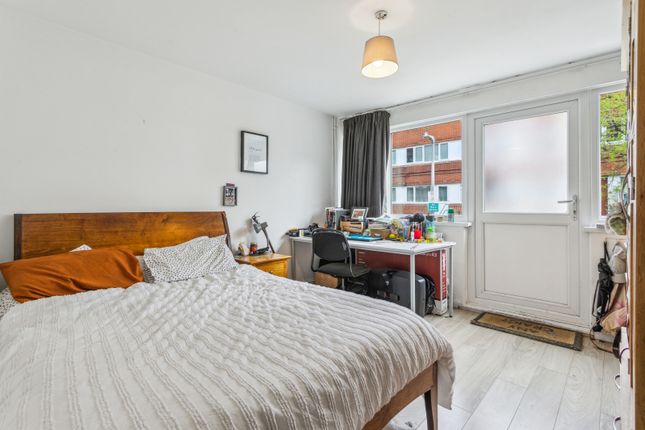 Flat for sale in Mccarthy Court, Banbury Street