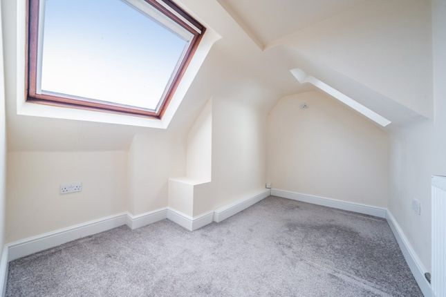 Flat 2 187, Stoke Road, Guildford photo 5