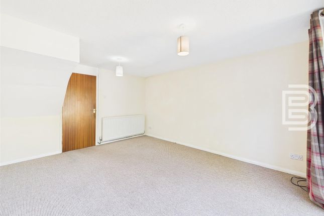 23, Weaver Drive, Rugby photo 3