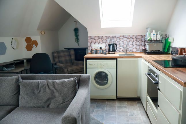 Flat 12 Village Gate 47-49, Laleham Road, Shepperton photo 5