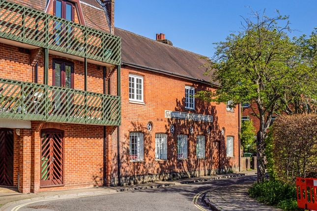 Thumbnail Flat to rent in Colebrook Street, Winchester
