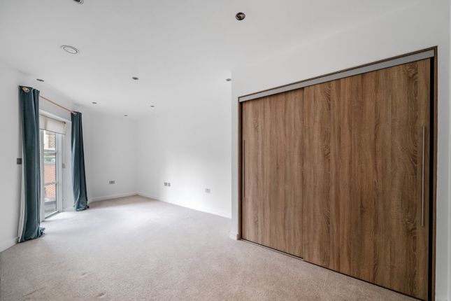 11, Ridgmount Apartments, 7-9, Darlaston Road, London photo 3
