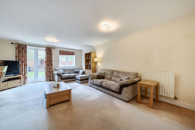 15, Kew Close, Romford photo 2