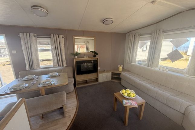 Manor Road, Caister-on-Sea photo 3