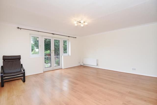 Town house to rent in Whetstone N20,