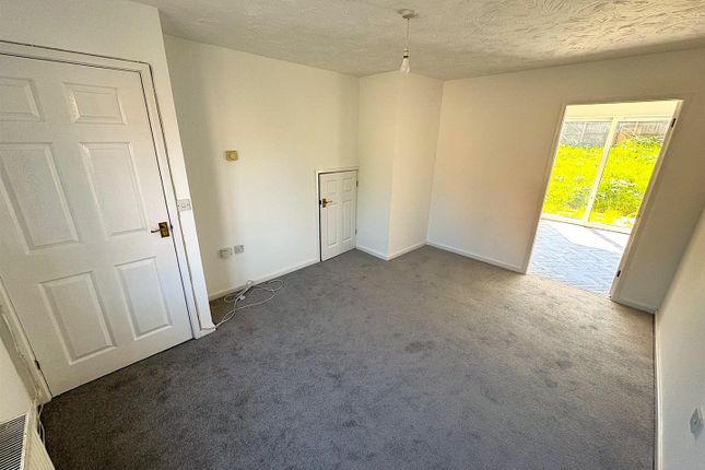 37, Lowry Close, Corby photo 2