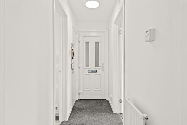 5, Queens Court, Bridge Of Allan photo 2