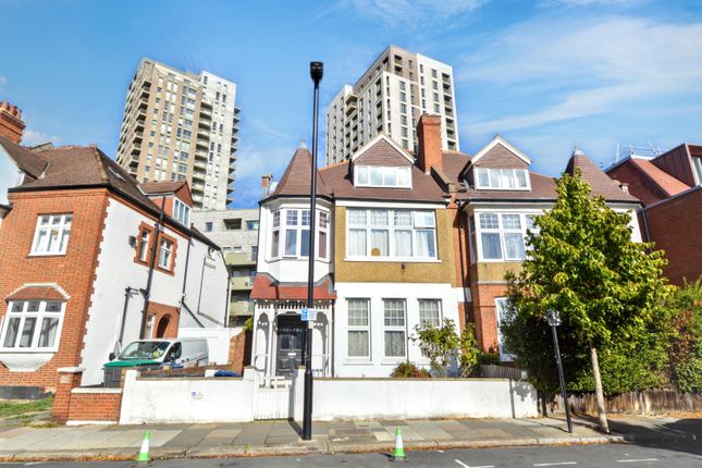 1-bed flat on London, £205,000