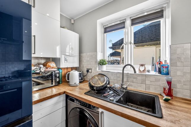 423a, Lynmouth Avenue, Morden photo 3