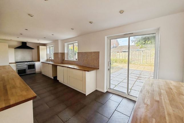 27, Jay Park Crescent, Kidderminster photo 4
