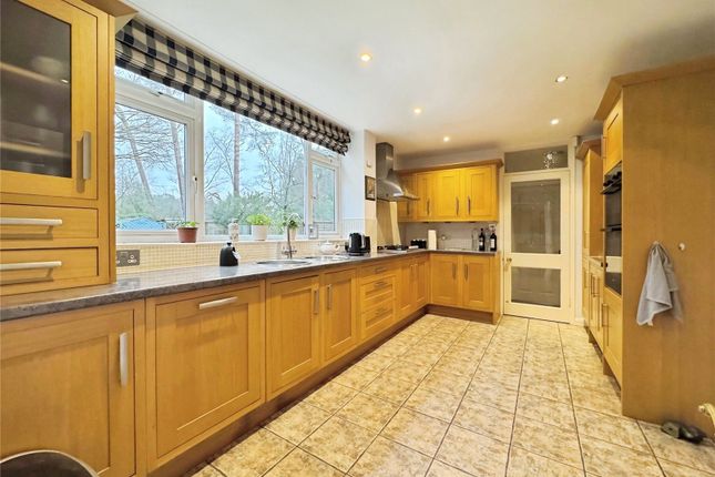 45, Heathpark Drive, Surrey photo 3