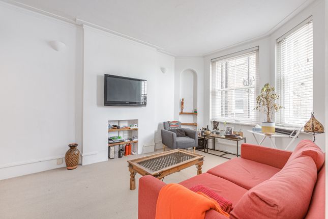 Flat to rent in Waldemar Avenue Mansions, Fulham