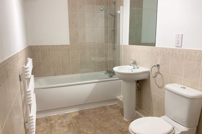 Flat 10 Heron Court, Heron Court, Sandhurst photo 4