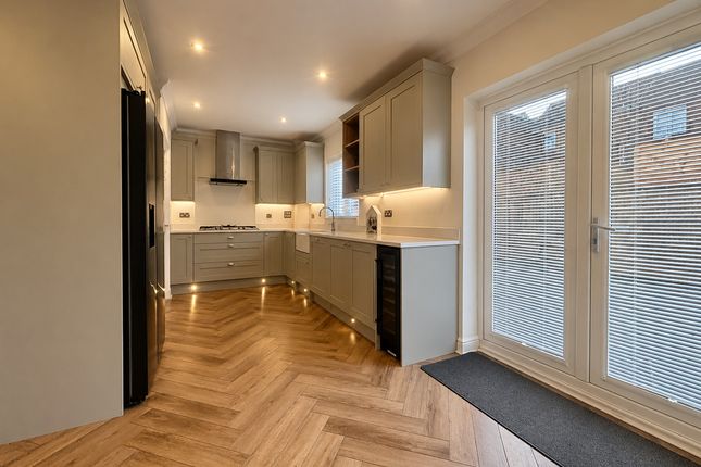 11, Heron Drive, Hengoed photo 2
