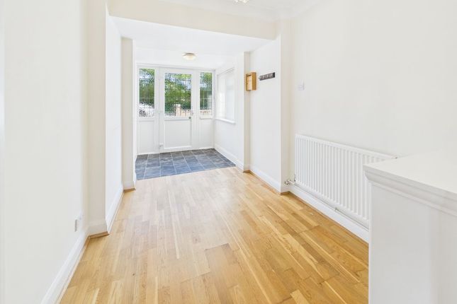 4, Avenue Road, Caterham photo 2