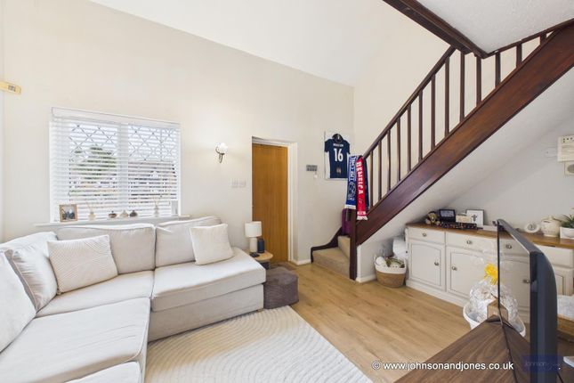 29, Drayhorse Drive, Bagshot photo 3