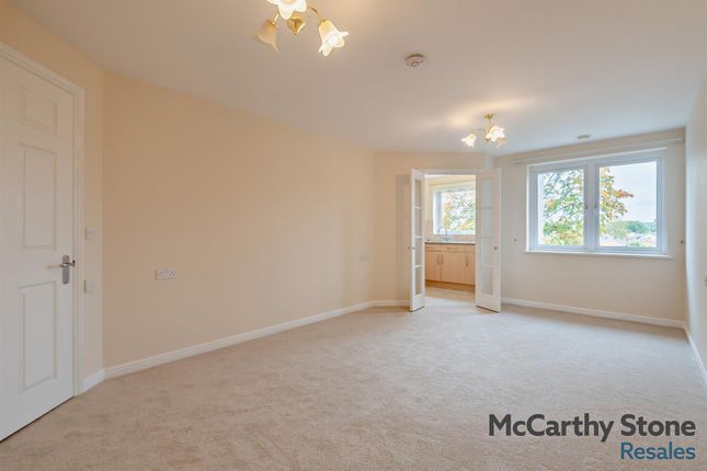 49 Benedict Court, Western Avenue, Newbury photo 4