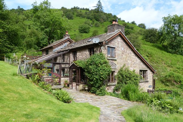 2-bed house on Abergavenny, £795,000