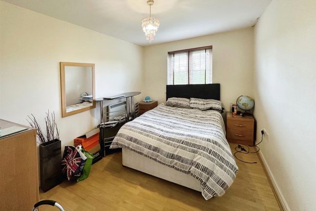 Flat for sale in Chandlers Court, Hull