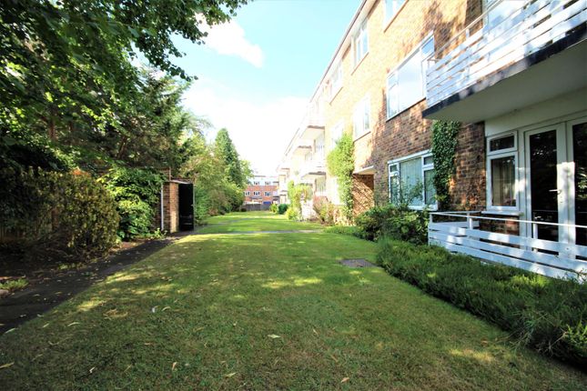 Thumbnail Flat to rent in Lindfield Gardens, Guildford