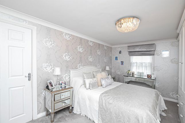 Flat for sale in Kings Place, Buckhurst Hill
