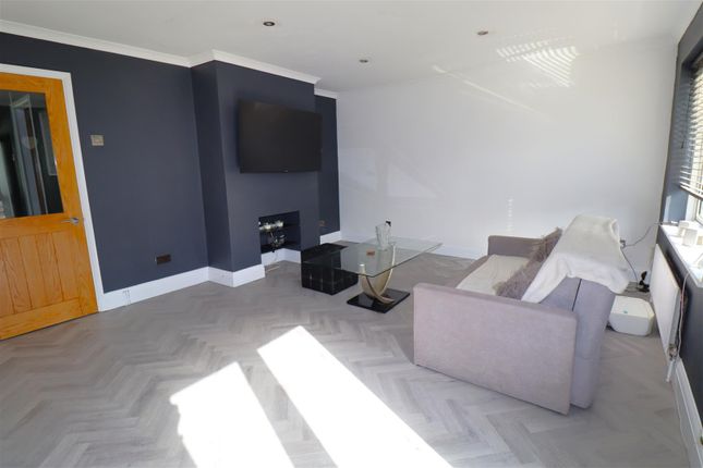 11, Ormsby Green, Rainham photo 4