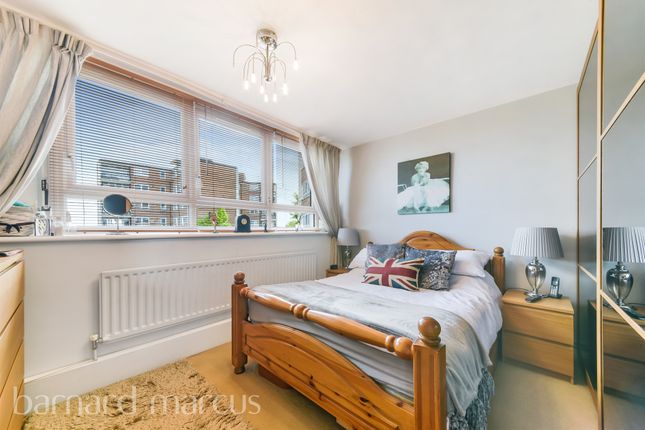 Flat for sale in Stoford Close, Southfields, London