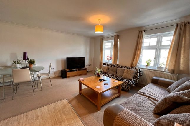 Flat to rent in Clements Mead, Leatherhead, Surrey