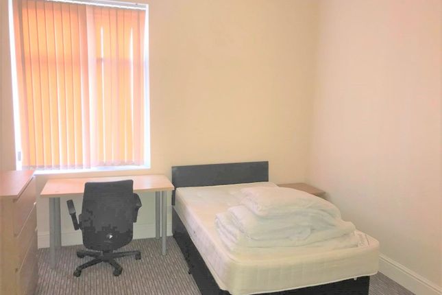 Room to rent in Carlton Road, Salford