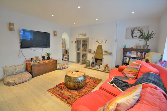 37, Franklyn Road, Walton On Thames photo 5