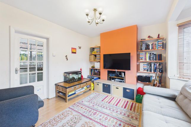 66, Brixham Crescent, Ruislip photo 2