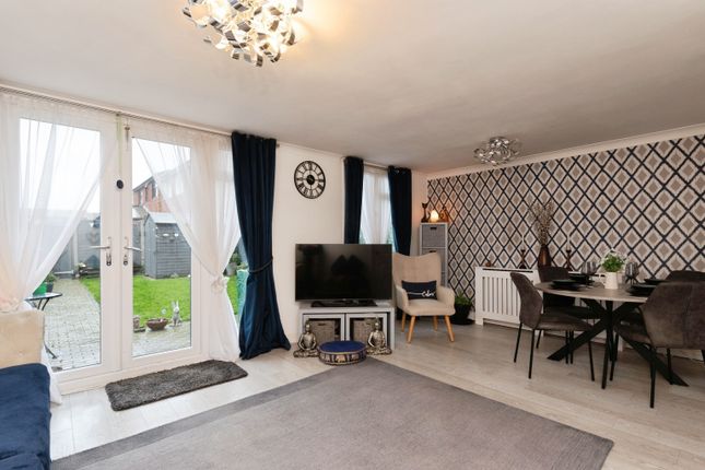 60, Wells Gardens, Basildon photo 4