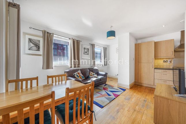 Flat to rent in Montgomery Building, Farringdon