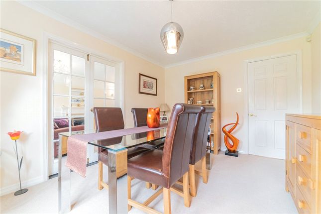 7, Bacon Close, Sandhurst photo 3