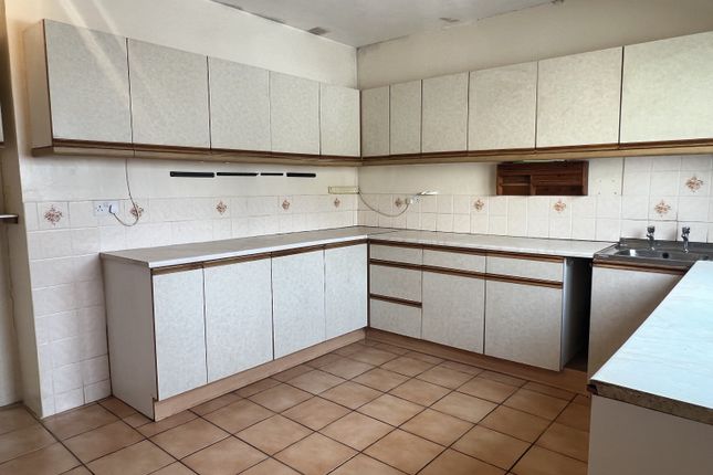 21, Llwyn Road, Ammanford photo 2