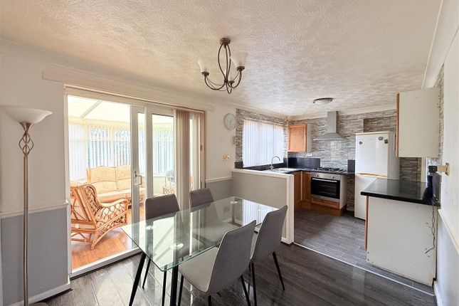 58, Hazelhurst Road, Ashton-Under-Lyne photo 4
