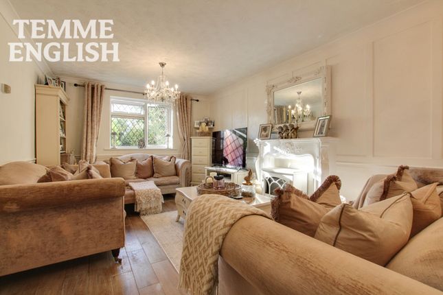 10 Broxted Drive, Wickford photo 5
