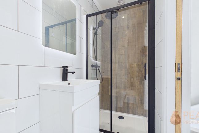 Room 2, 36 Crabtree Lane, Lancing photo 4