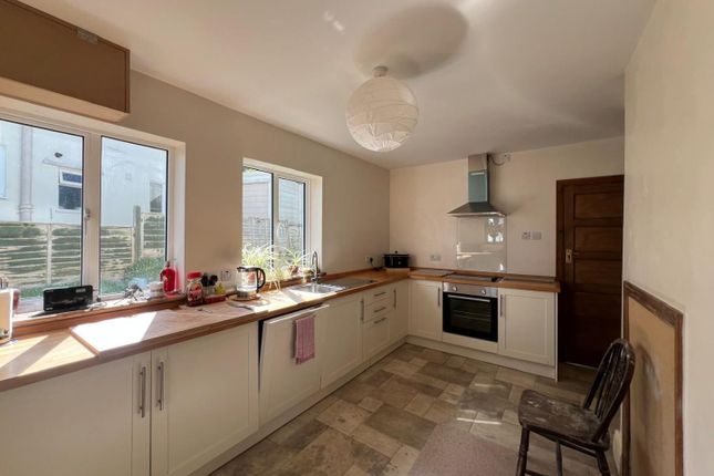 7, Cambridge Avenue, Dursley photo 3