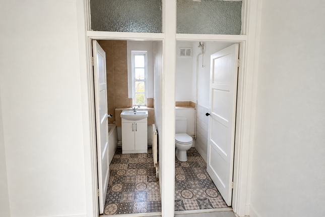 Flat 2 Oak House, 43, Baker Street, Enfield Town photo 4