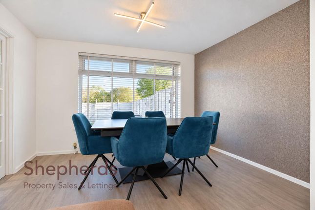 13, Lavender Close, Cheshunt photo 4