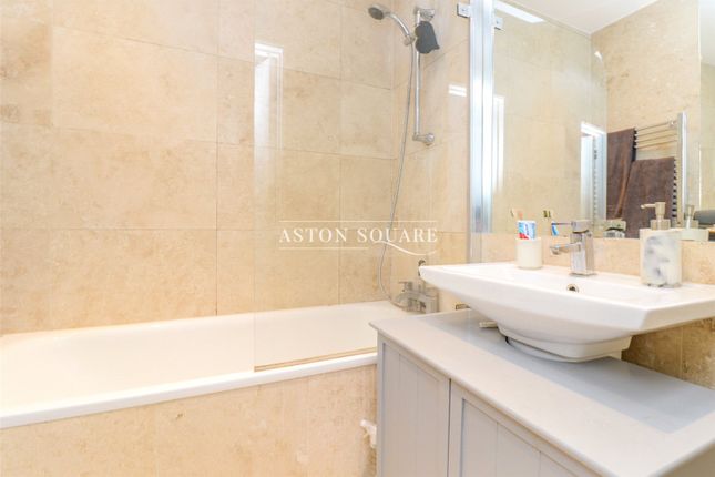 38b,, Sheen Lane, London photo 3