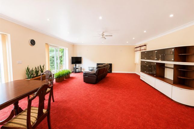 138, Chambersbury Lane, Hemel Hempstead photo 4