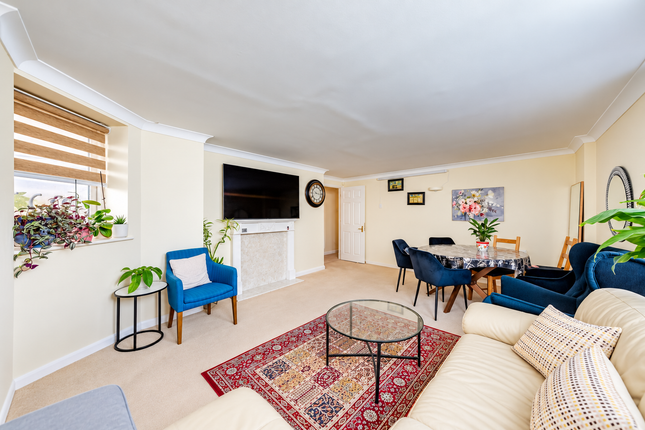 Flat 1, Galleons View, Stewart Street, London photo 4