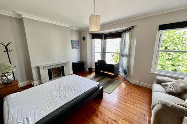 41 Glanbrydan Avenue, Swansea photo 5