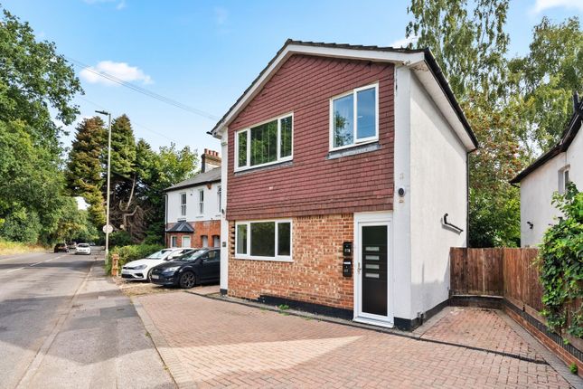 Thumbnail Flat to rent in Westfield Road, Woking