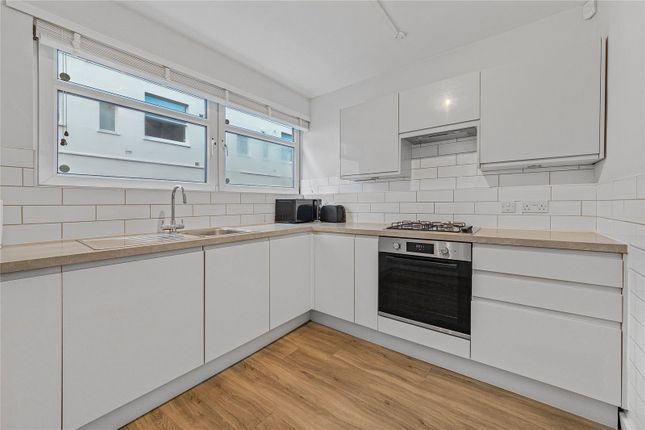 42, Chester Close South, London photo 3