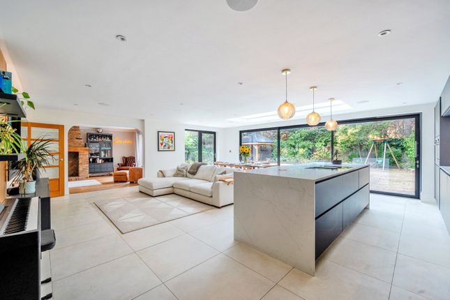 Moore Court,, Wey Manor Road, New Haw photo 4